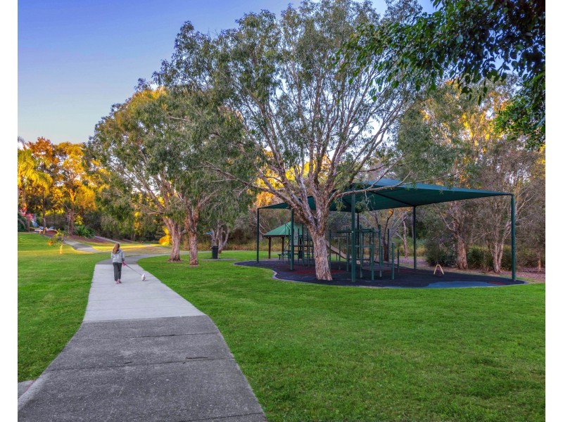 17 Piccadilly Place, Carindale QLD 4152