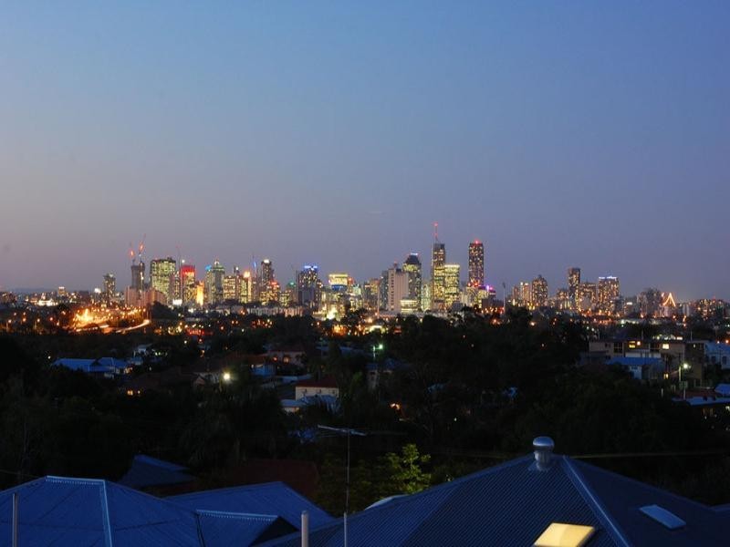 27 Nicholson Street, Greenslopes QLD 4120