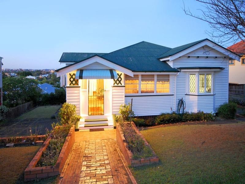 27 Nicholson Street, Greenslopes QLD 4120