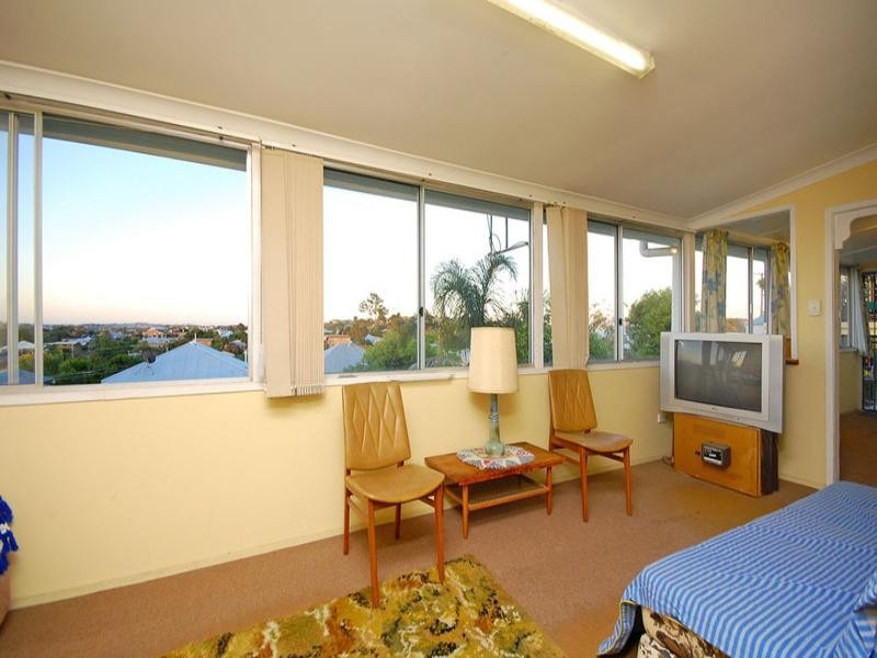 27 Nicholson Street, Greenslopes QLD 4120