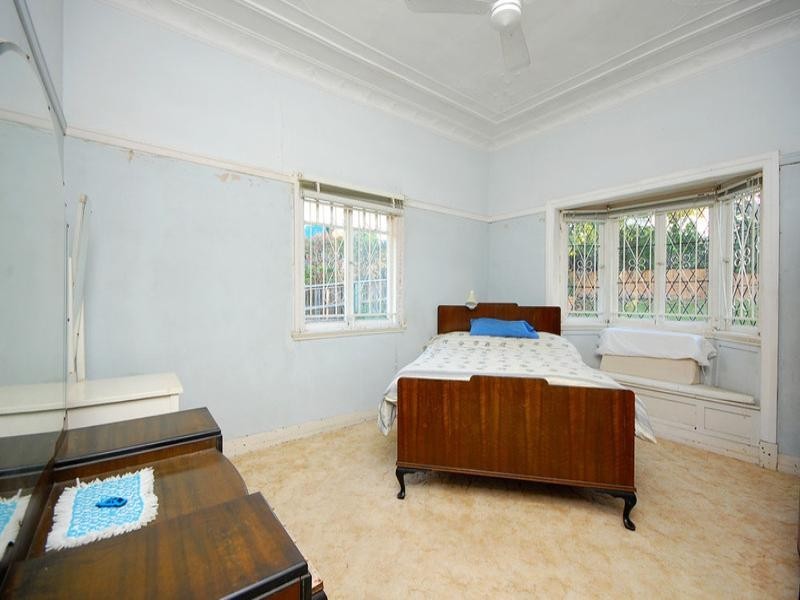 27 Nicholson Street, Greenslopes QLD 4120