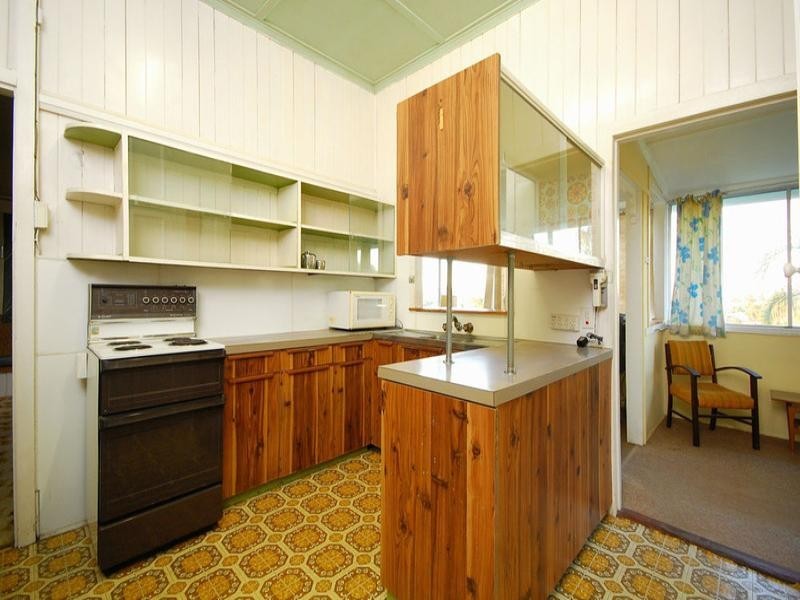 27 Nicholson Street, Greenslopes QLD 4120