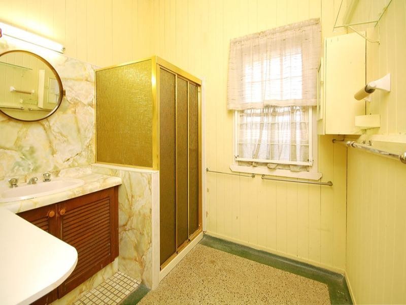 27 Nicholson Street, Greenslopes QLD 4120