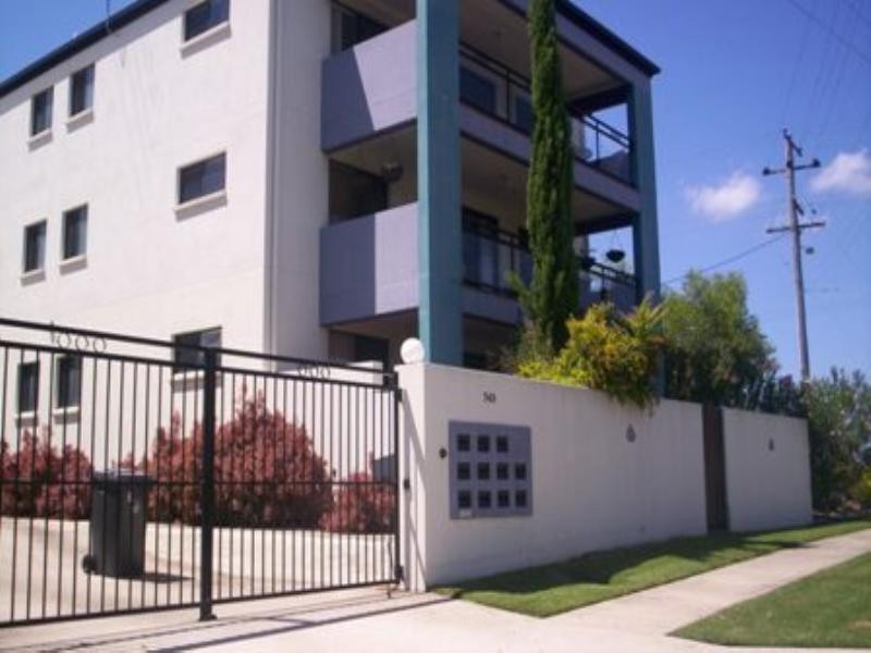 1/540 Old Cleveland Road(Cnr Glanosmond St), Camp Hill QLD 4152