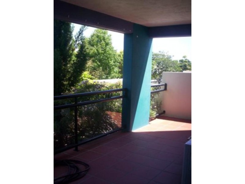 1/540 Old Cleveland Road(Cnr Glanosmond St), Camp Hill QLD 4152