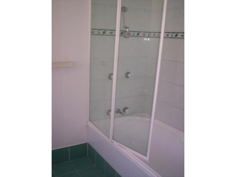 1/540 Old Cleveland Road(Cnr Glanosmond St), Camp Hill QLD 4152