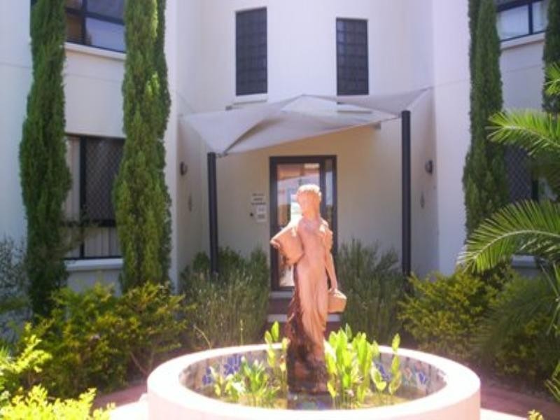 1/540 Old Cleveland Road(Cnr Glanosmond St), Camp Hill QLD 4152