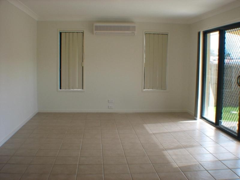 5 Webcke Avenue, Crestmead QLD 4132