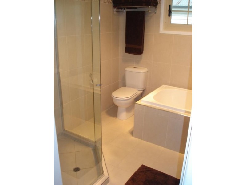 4 Hope Street, Norman Park QLD 4170