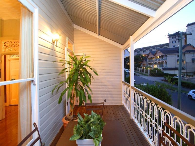 74 Lockerbie Street, Kangaroo Point QLD 4169