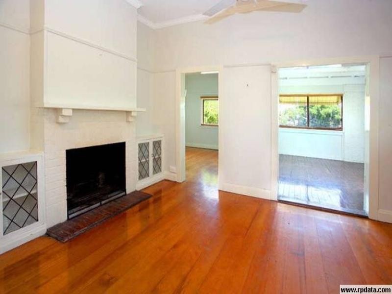 25 Halland Terrace, Camp Hill QLD 4152