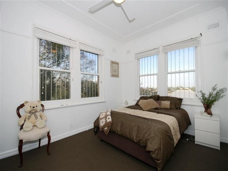 10 Barradine Street, Greenslopes QLD 4120