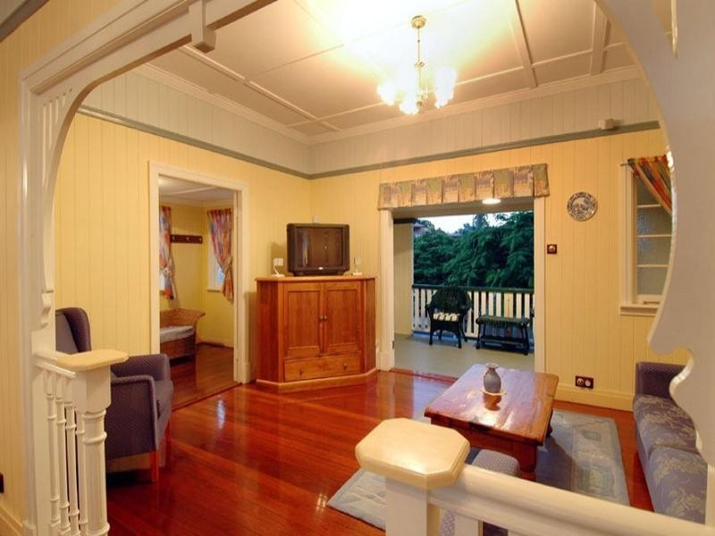 17 Rees Avenue, Coorparoo QLD 4151