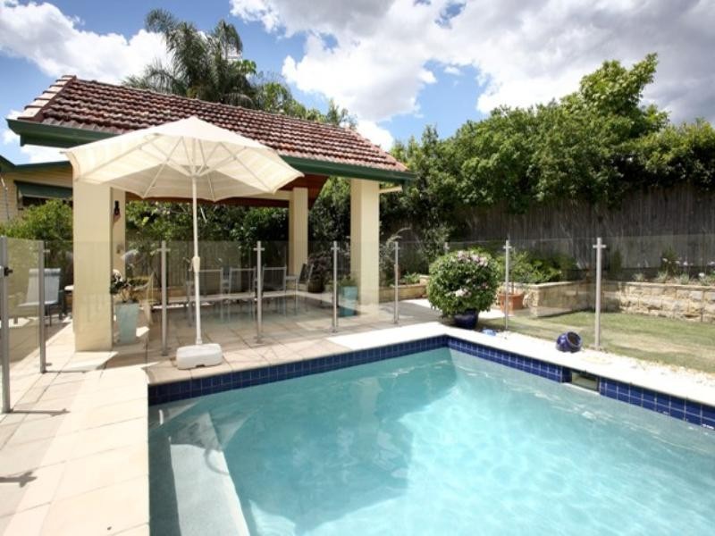 8 Meteor Street, Coorparoo QLD 4151