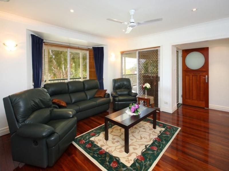 8 Meteor Street, Coorparoo QLD 4151