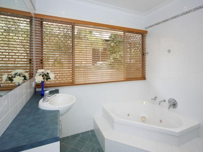 8 Meteor Street, Coorparoo QLD 4151