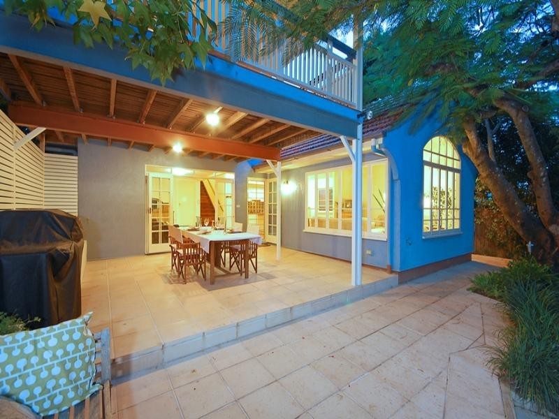 24 Solar Street, Coorparoo QLD 4151