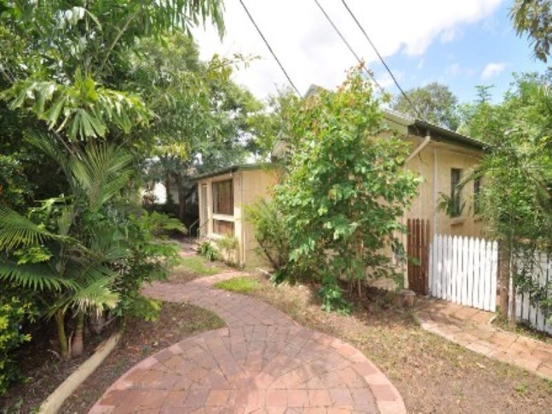 719 Cavendish Road, Holland Park QLD 4121