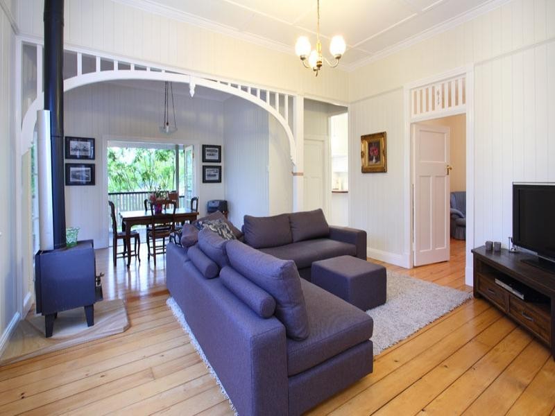 4 Dorothy Street, Camp Hill QLD 4152