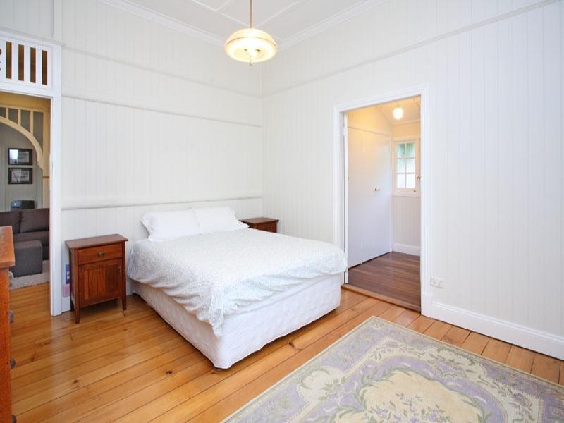 4 Dorothy Street, Camp Hill QLD 4152