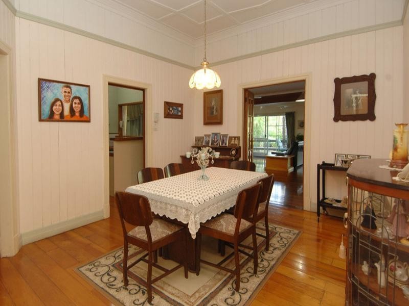 54 Wylma Street, Holland Park QLD 4121