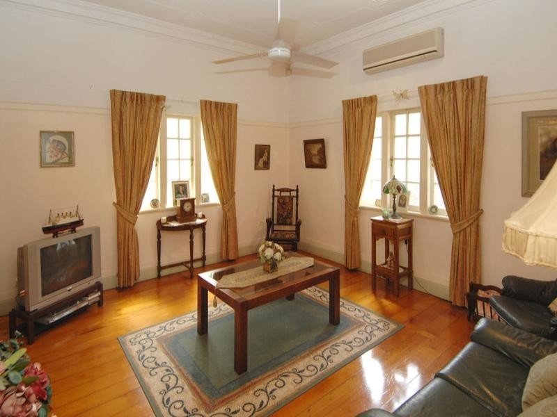 54 Wylma Street, Holland Park QLD 4121