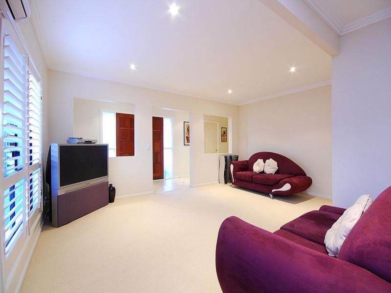 16 Glyn Street, Coorparoo QLD 4151