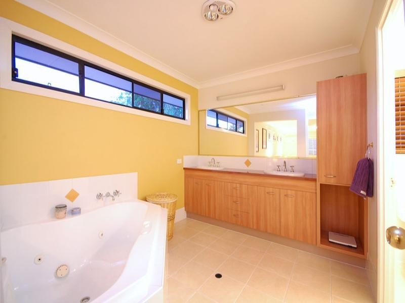 16 Glyn Street, Coorparoo QLD 4151