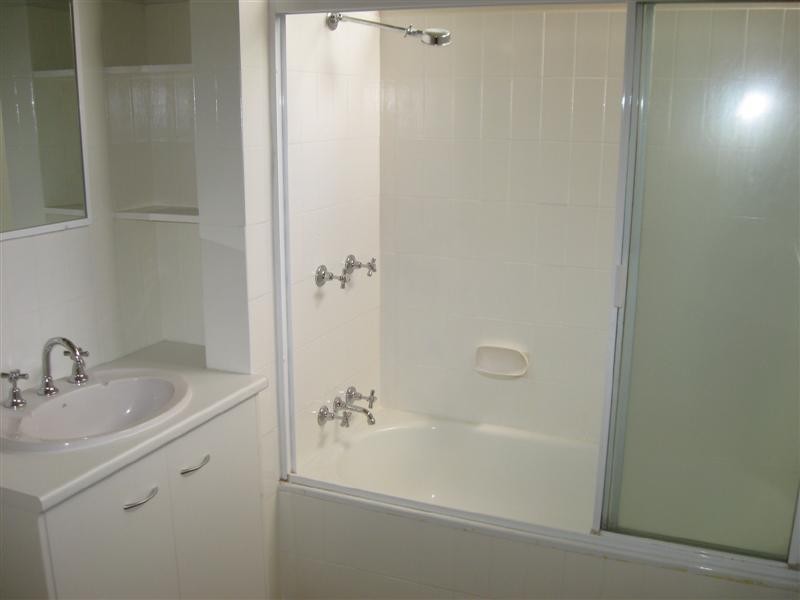 3/52 Henzell Terrace, Greenslopes QLD 4120