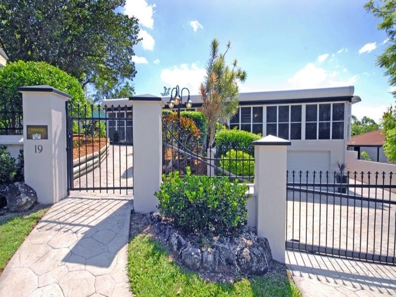 19 Dellwood Street, Nathan QLD 4111