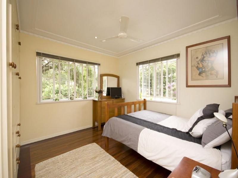 41 Victor Street, Holland Park QLD 4121