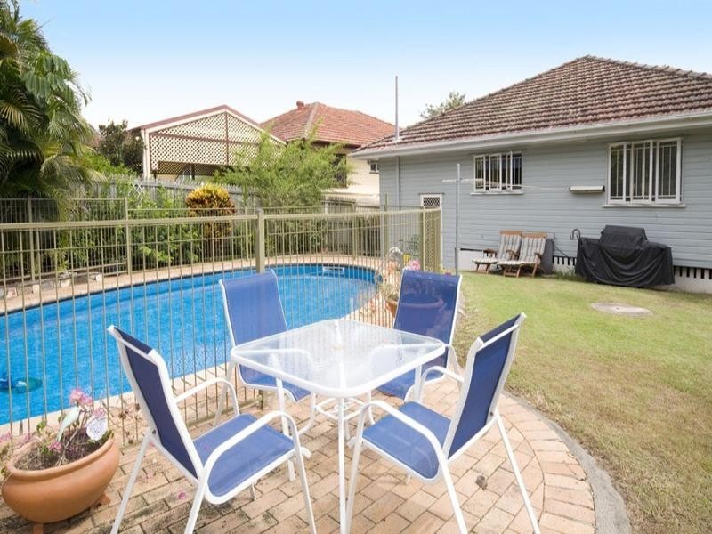 41 Victor Street, Holland Park QLD 4121
