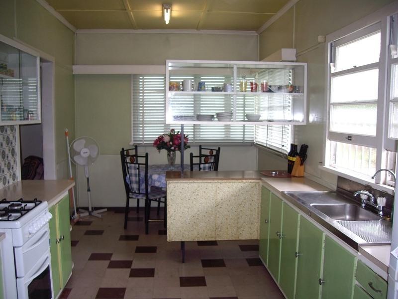 10 Arrowsmith Street, Camp Hill QLD 4152