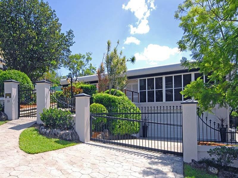 19 Dellwood Street, Nathan QLD 4111