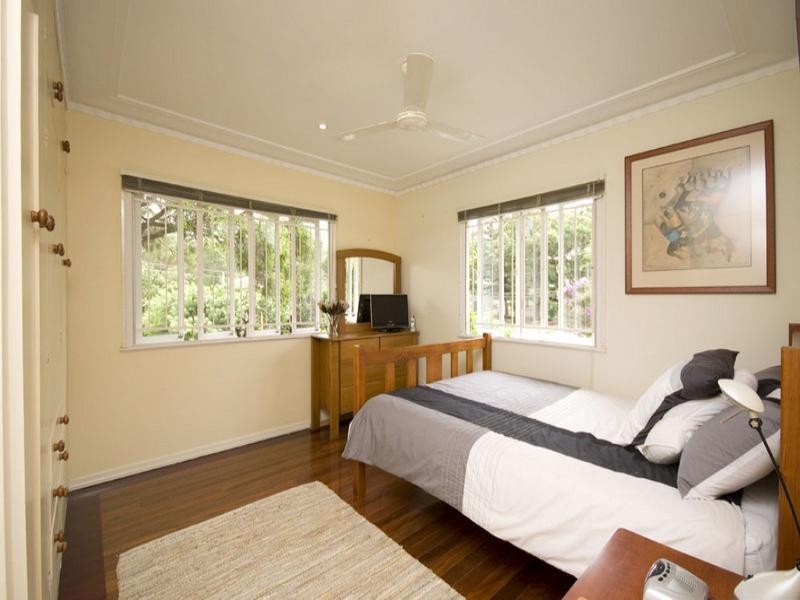 41 Victor Street, Holland Park QLD 4121