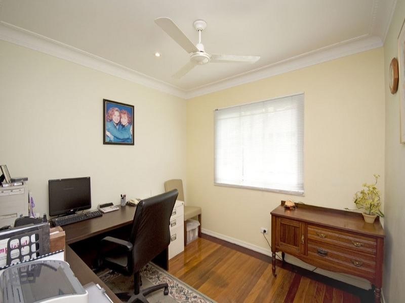 41 Victor Street, Holland Park QLD 4121