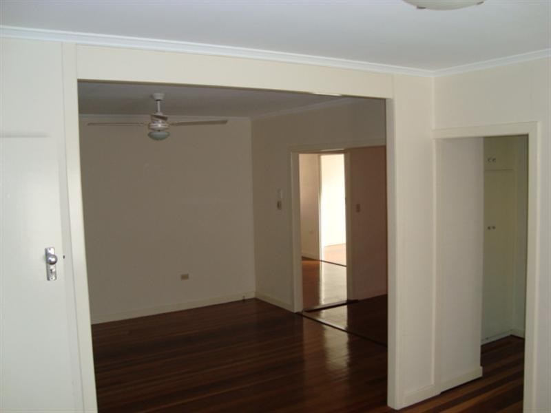 11 Latina Avenue, Seven Hills QLD 4170