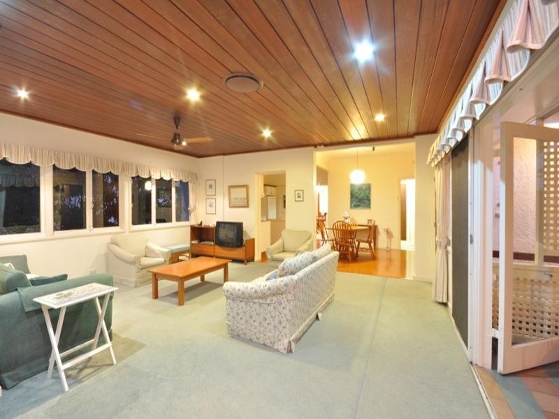 26 Sylvia Street, Camp Hill QLD 4152