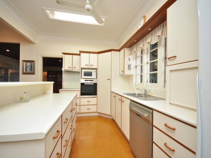 26 Sylvia Street, Camp Hill QLD 4152