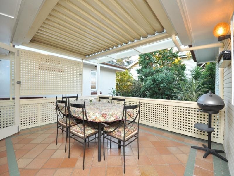 26 Sylvia Street, Camp Hill QLD 4152