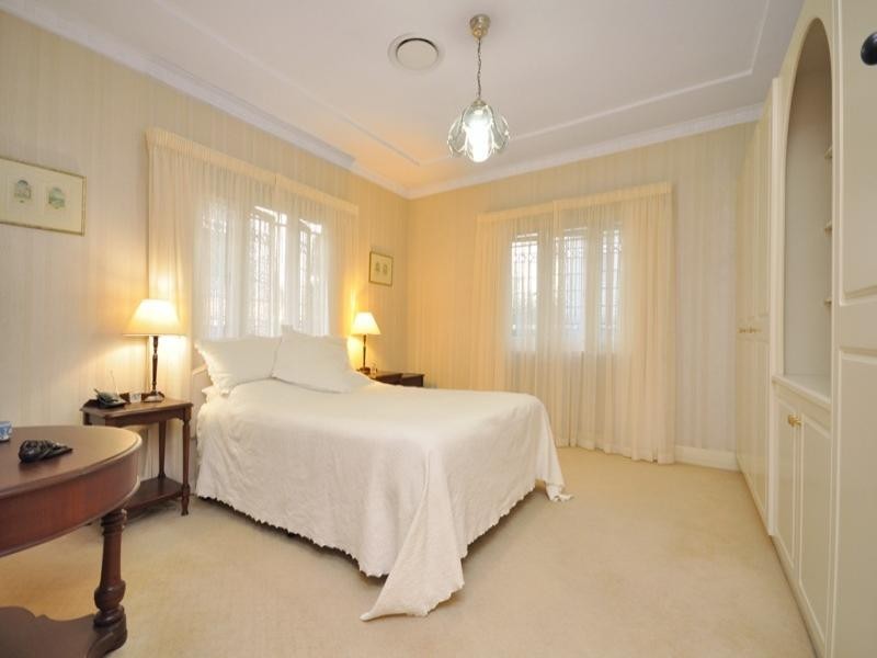 26 Sylvia Street, Camp Hill QLD 4152