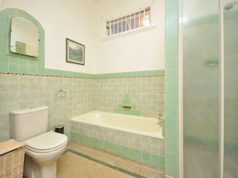 26 Sylvia Street, Camp Hill QLD 4152