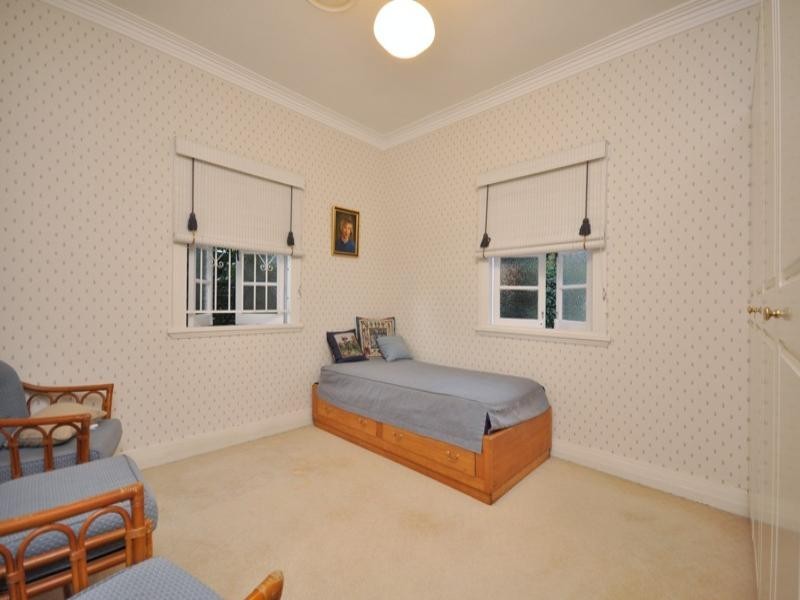 26 Sylvia Street, Camp Hill QLD 4152