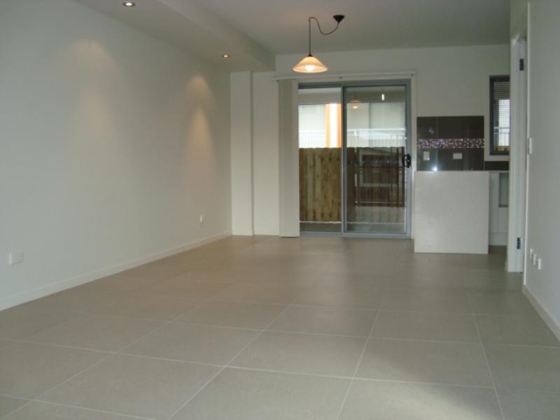 2/76 Denman Street, Greenslopes QLD 4120