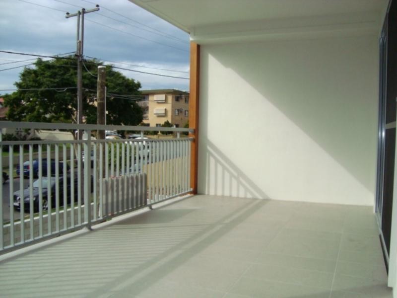 2/76 Denman Street, Greenslopes QLD 4120