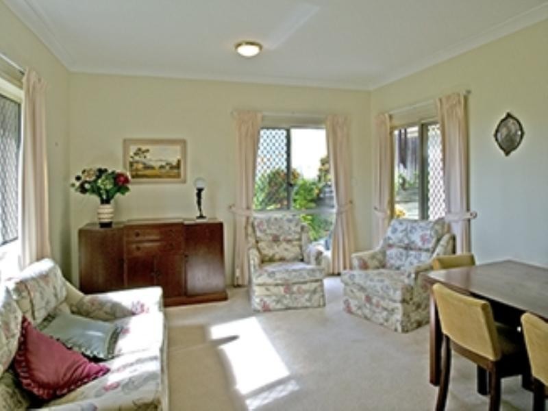 17 Flame Tree Crescent, Carindale QLD 4152