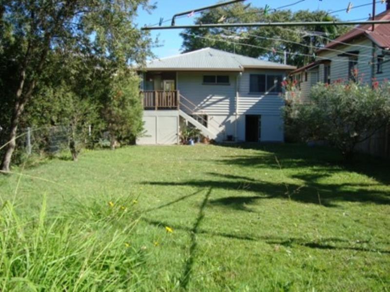 13 Curtis Street, Norman Park QLD 4170