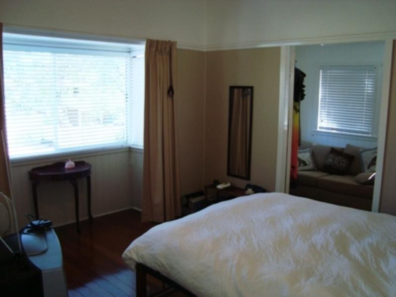 13 Curtis Street, Norman Park QLD 4170