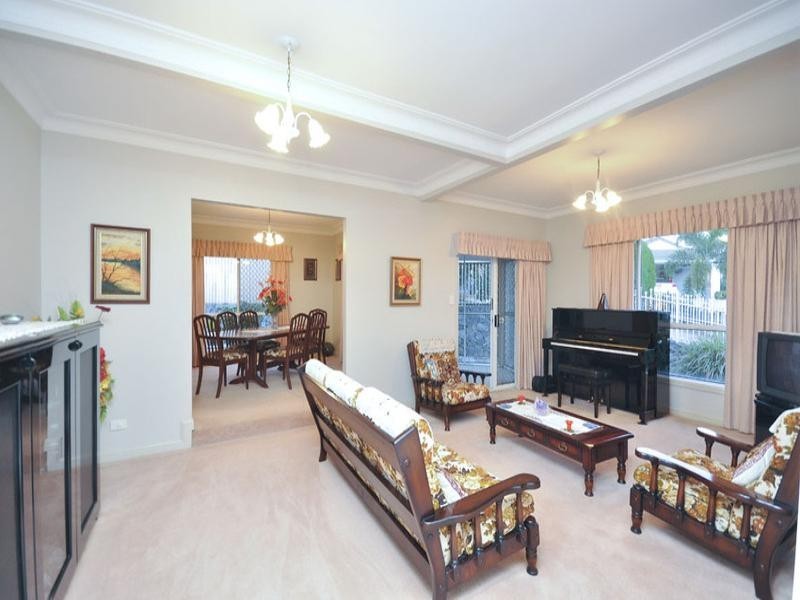 12 Jefferson Place, Stretton QLD 4116