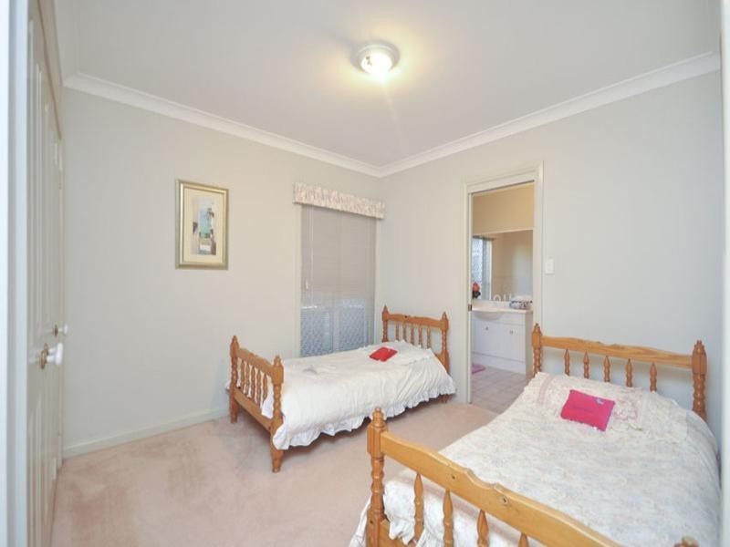 12 Jefferson Place, Stretton QLD 4116